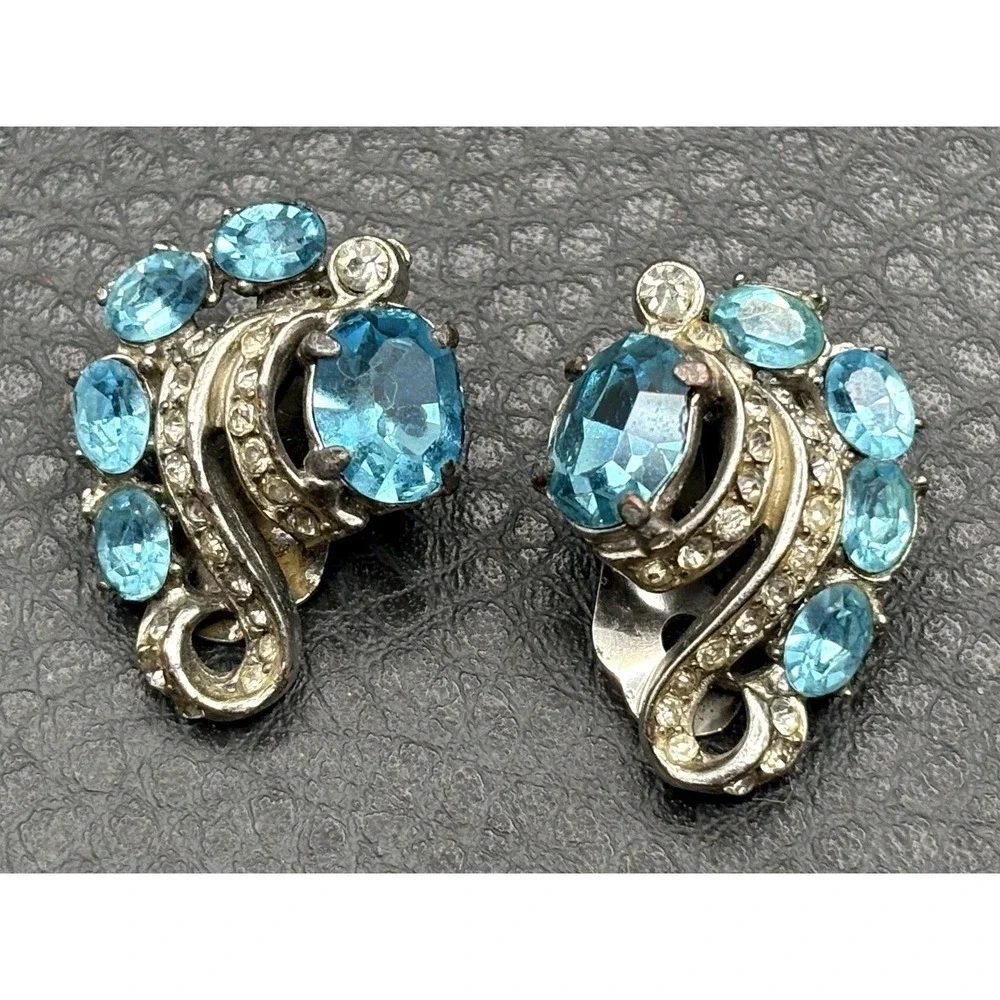 Vintage Art Deco Blue Crystal Rhinestone Clip Earrings Silver Tone